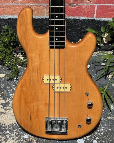 1980 Kramer DMZ4001 Bass