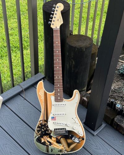 2005 Fender Stratocaster “Bettie Page” 1-off by Pamelina