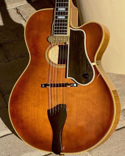 1982 Benedetto 16″ Oval Hole Custom Archtop