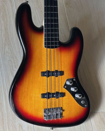 2006 Squier by Fender Jazz Bass “Jaco” Fretless Reissue