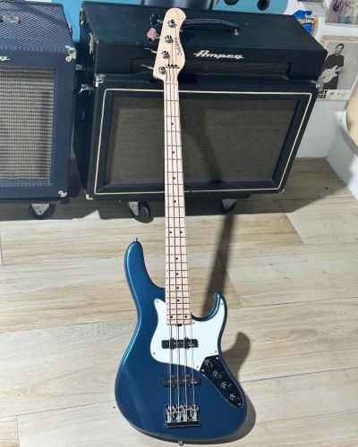 2021 Sadowsky Metroline 4 string Bass